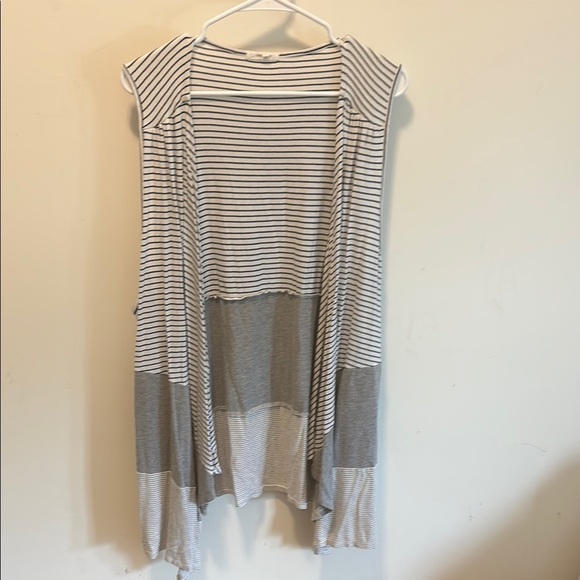 Maurice’s Striped Sleeveless Cardigan 2/3 - Picture 1 of 4